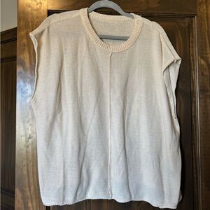 Short sleeve sweater